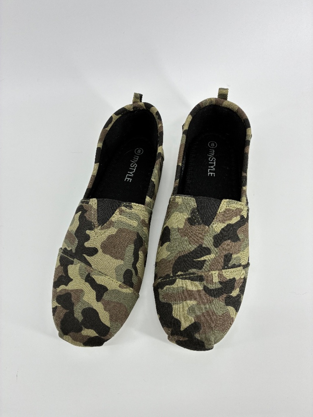 MASSIVE $10 SALE mStyle Women's Camouflage Slip-On Flats - Green Camo